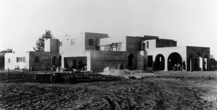 Clarke_Estate_under_construction_1920